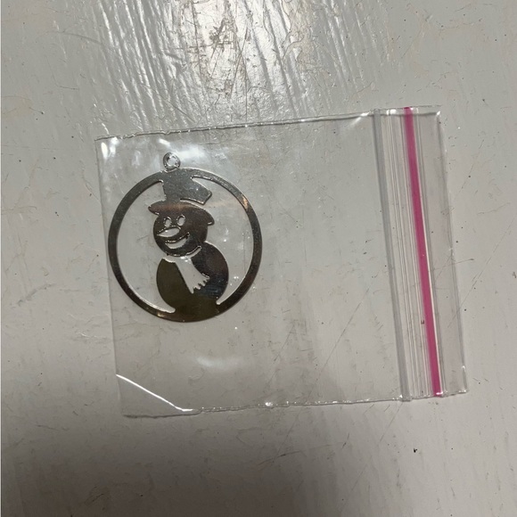 Rhodium Plated Snowman Charm, Round Snowman Charm, Winter Charms, Laser Charms - Picture 2 of 2